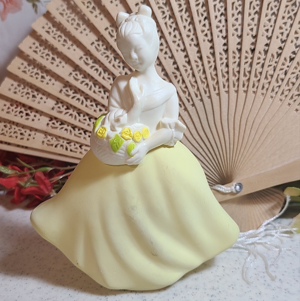 Avon Vintage 1970's Made in Italy Flower Maiden Decanter Cotillion Colog…